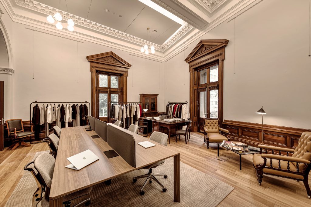 THE-SANDSTONES-CLUB-BY-FLORENCE-GUILD-ALIS-FANTONI-DESKS-2