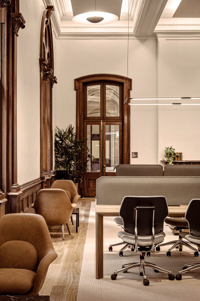 THE-SANDSTONES-CLUB-BY-FLORENCE-GUILD-ALIS-FANTONI-DETAIL